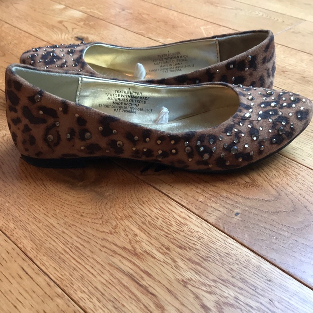 NWOT Stevies leopard girls flats